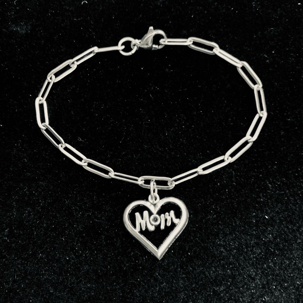 “Mom” Heart Paper clip style chain bracelet
